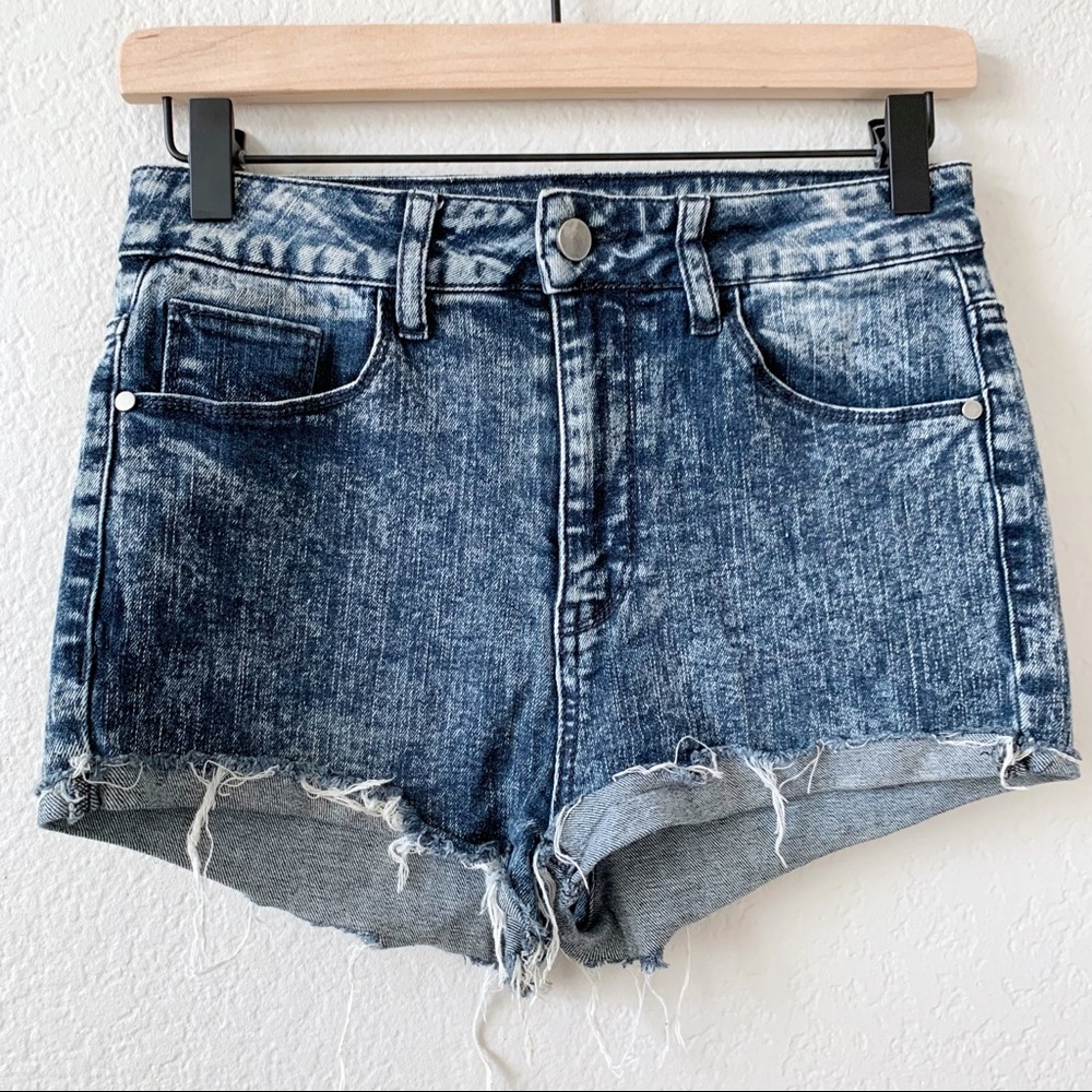FOREVER 21 Acid Wash High Rise Jean Shorts 25